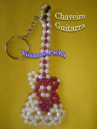 CHAVEIRO - GUITARRA BRANCA C/ VERMELHO